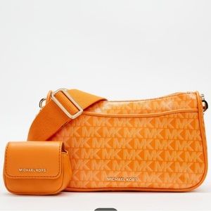NWT Michael Kors Jet Set Crossbody Bag w/EarPods case
